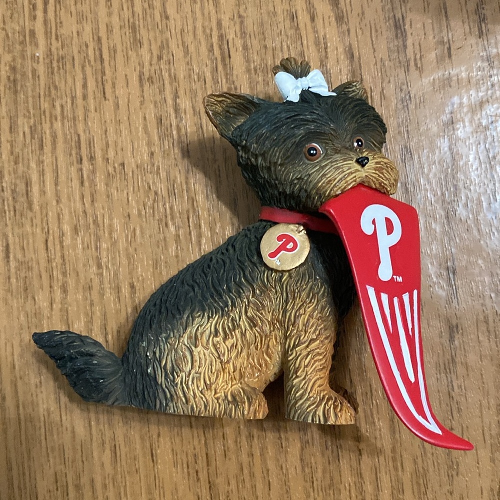 “Pennant-Winning Pup” Furry Best Phillies Fan collection - Picture 4 of 8